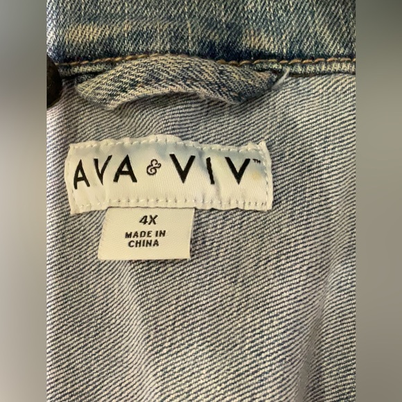 Ava&Viv Women's Light Blue Denim Jacket 4X - Picture 4 of 6